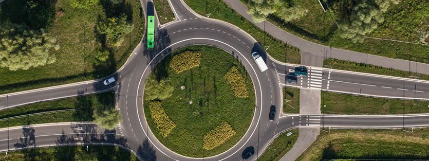 como circular en rotondas